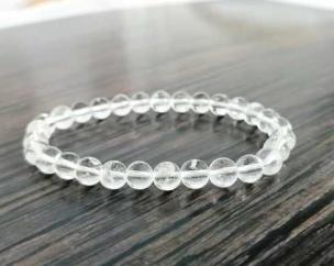Avika Clear Quartz 6 mm Beads Bracelet (Pack of 1Pc)
