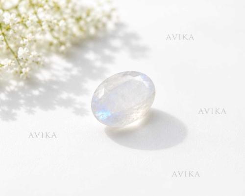 Avika Natural Rainbow Moonstone Diamond Cut Gemstone