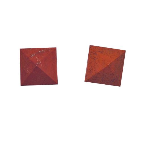 Avika Natural Red Jasper Pyramid 30 mm.